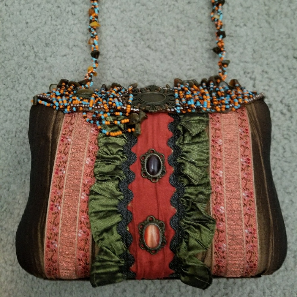 Burlesque clutch